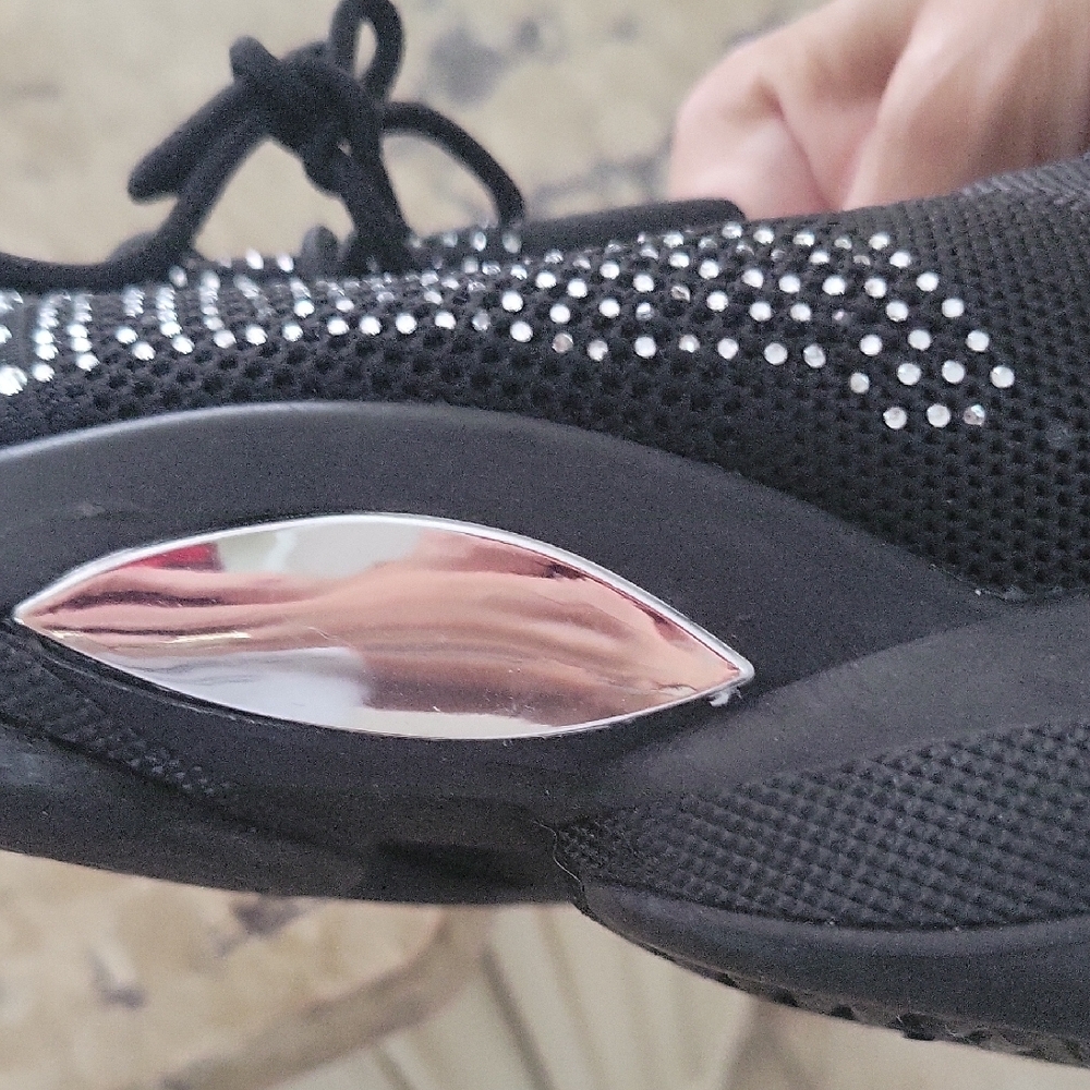 Rouge Helium Elegant Black Sneakers - Picture 5 of 7